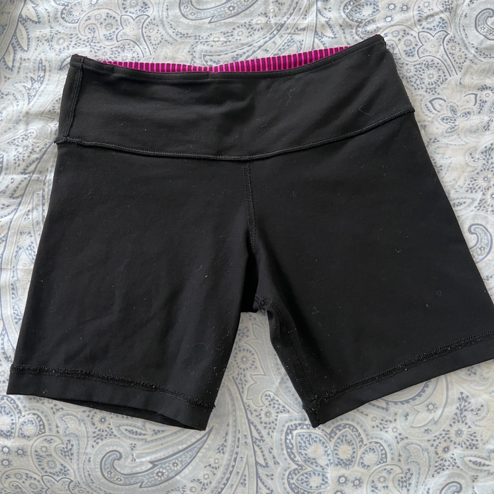 Lululemon women’s black and pink shorts